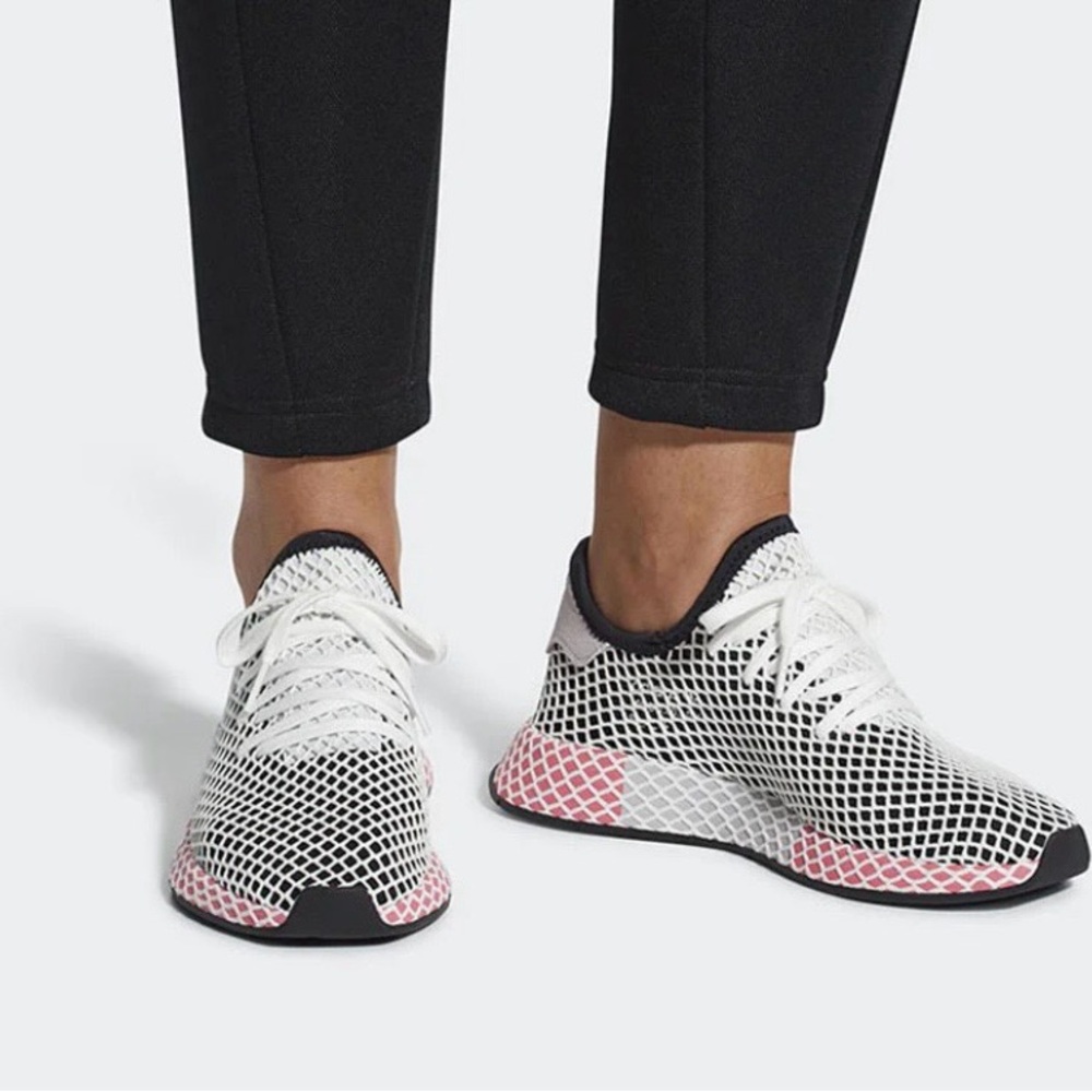 Adidas Deerupt Runner Woman’s Sneaker 
Core Black Chalk Pink
Style code CQ2909